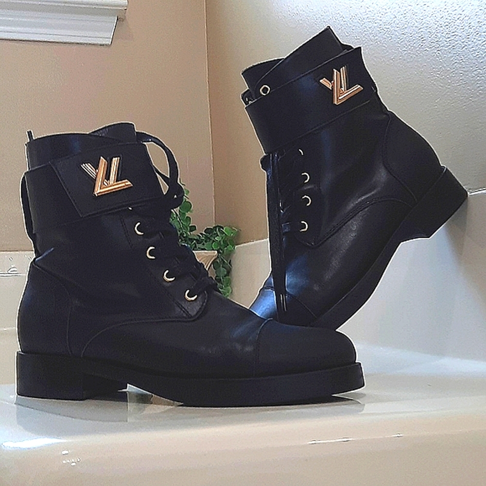 Louis Vuitton Wonderland leather flat ranger boots womens size EU 41 EUC
